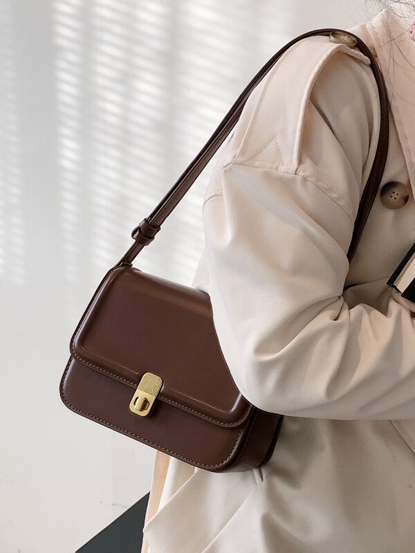 クラシックレザーフラップショルダーバッグ – 静寂の気品を纏うドエレガンス - 画像 (4)